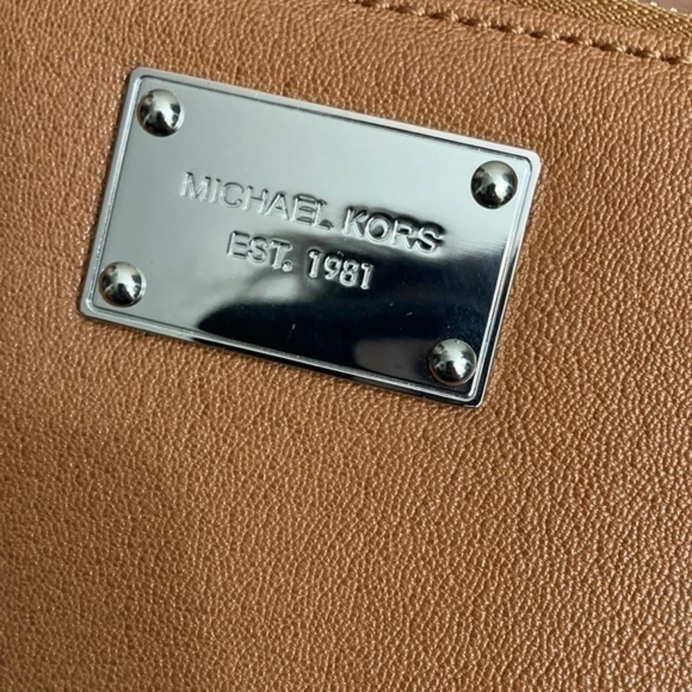 Michael kors brown leather wallet